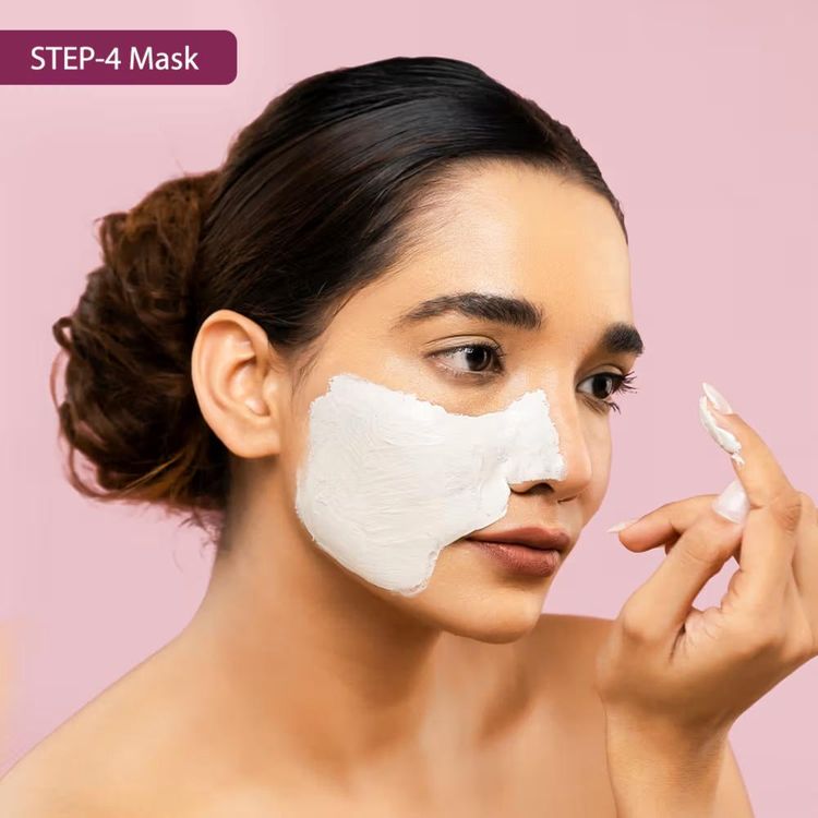 Lotus Herbals Whiteglow Insta Glow 4 IN 1 Facial Kit For Cleansing, Whitening And Smoothing Skin (40gm)