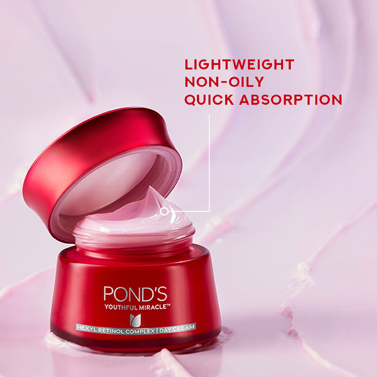 Ponds Age Miracle Anti Aging Day Cream With 10% Retinol-C Niacinamide & Collagen B3 Complex SPF 15 PA++
(50g)