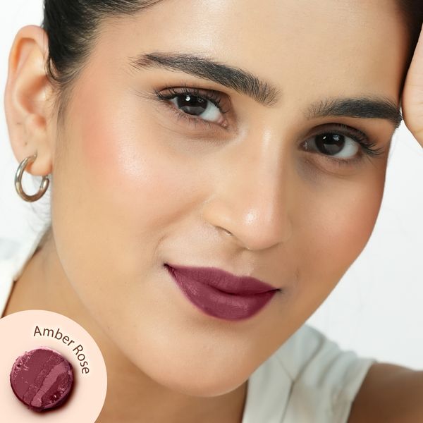Mamaearth Moisture Matte Longstay Lipstick with Avocado Oil & Vitamin E (amber rose)
