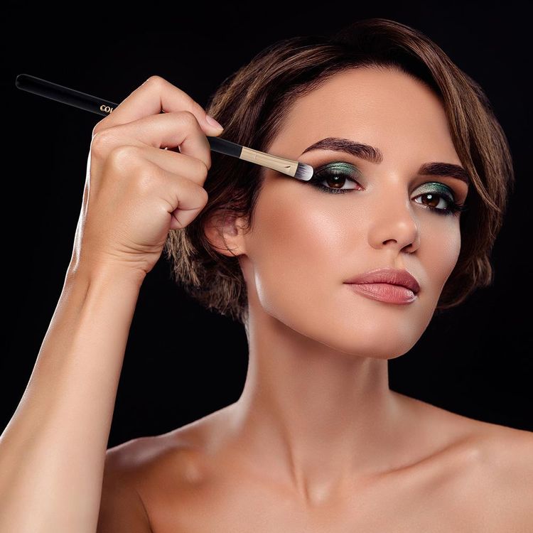 Colors Queen Flat Tip Eyeshadow Brush (8g)