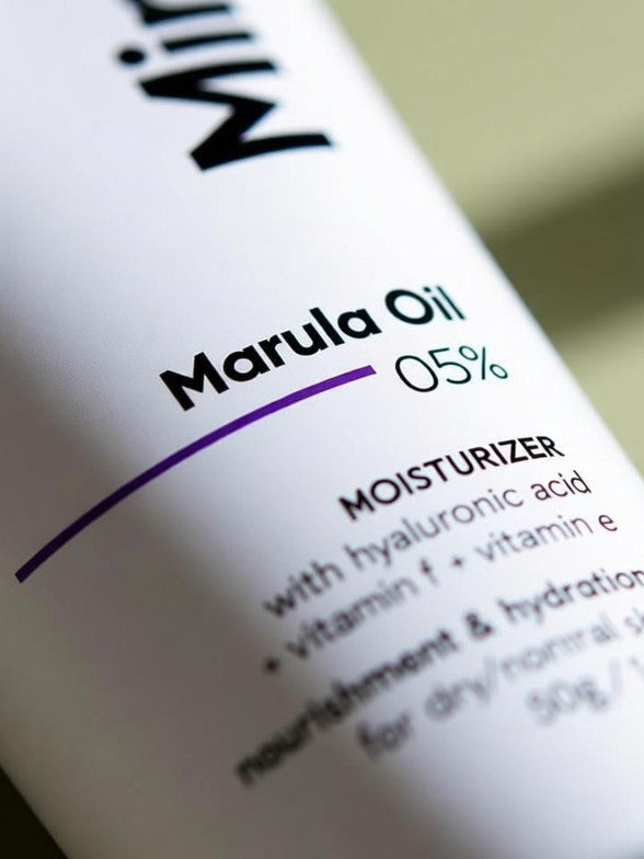 Minimalist 5% Marula Oil Moisturizer With Hyaluronic Acid & Vitamin F & E For Dry Skin
(50 g)