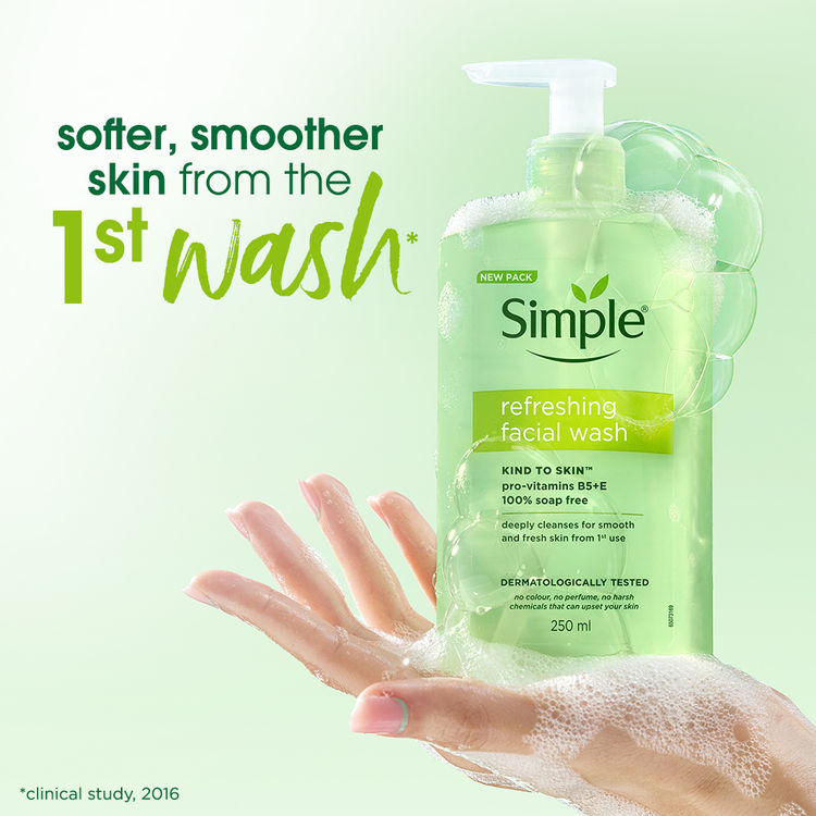 Simple Kind to Skin Refreshing Facewash Mild Face Wash for Sensitive Skin
(250ml)